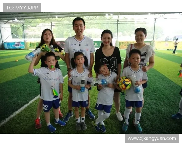 足球明星温情瞬间抱宝宝视频展现亲子时光的甜蜜与感动